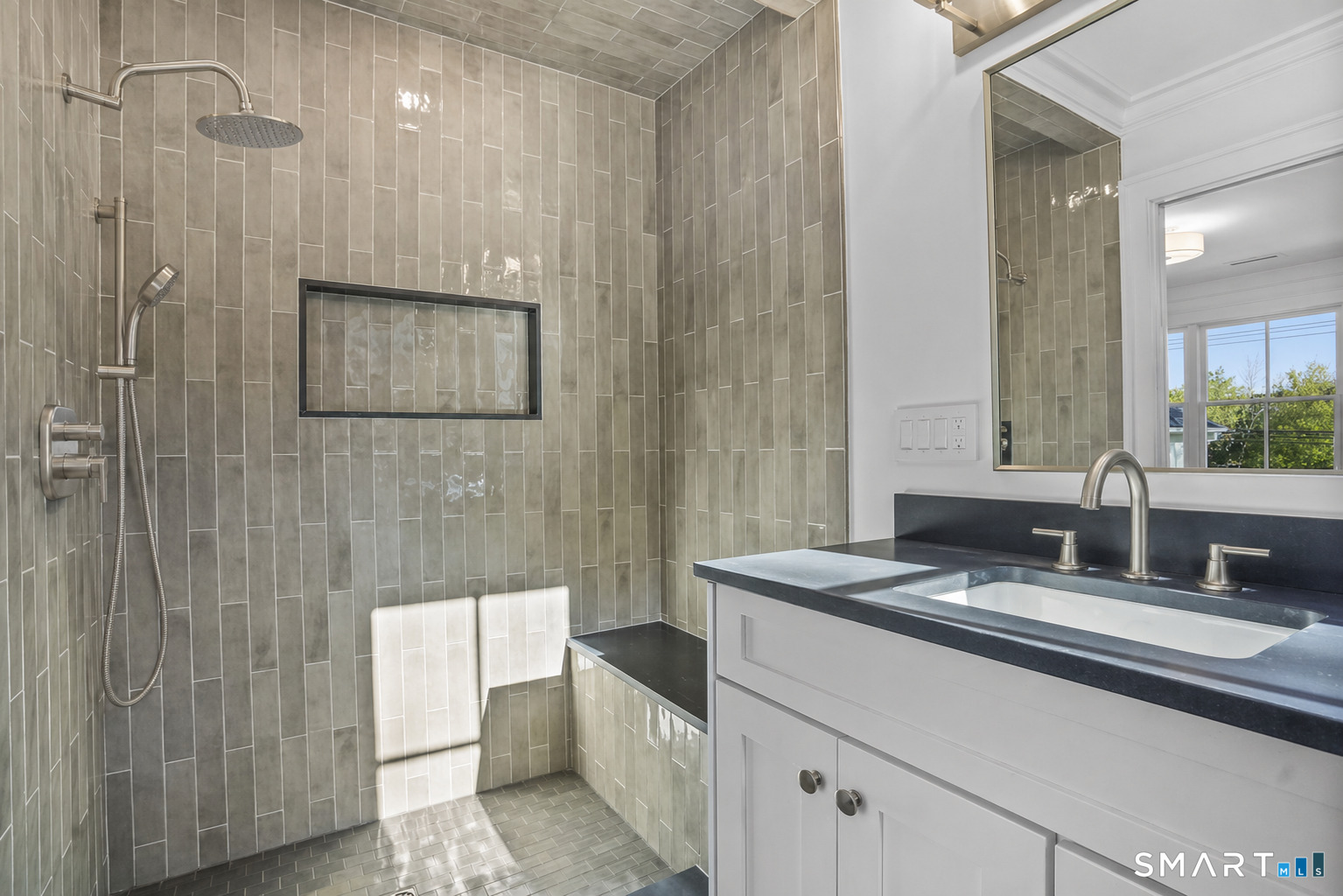 20 Locust Hill Road Darien, CT 06820 - Photo 16 of 30 Second floor en-suite bath