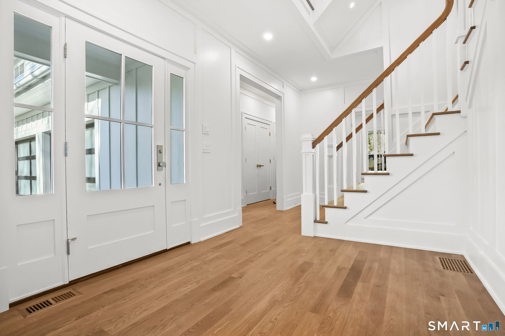 20 Locust Hill Road Darien, CT 06820 - Photo 2 of 30 Foyer