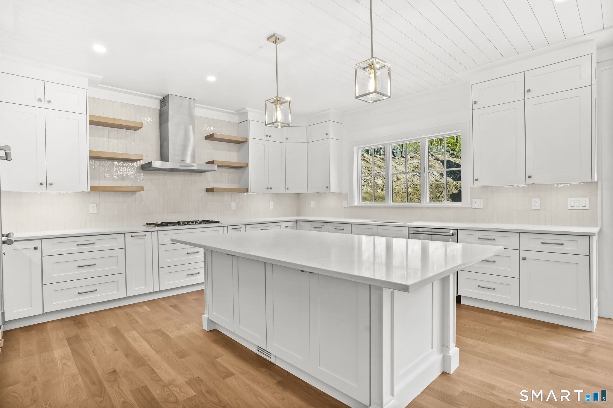 20 Locust Hill Road Darien, CT 06820 - Photo 7 of 30 Island Kitchen