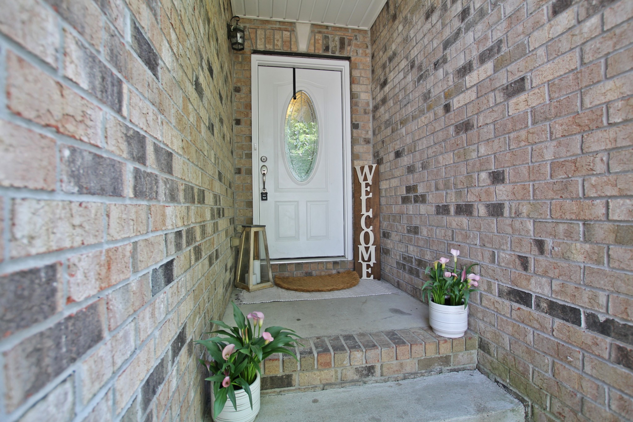 140 Fieldstone Lane Springfield, TN 37172 - Photo 2 of 41 a front view of a house with a potted plant