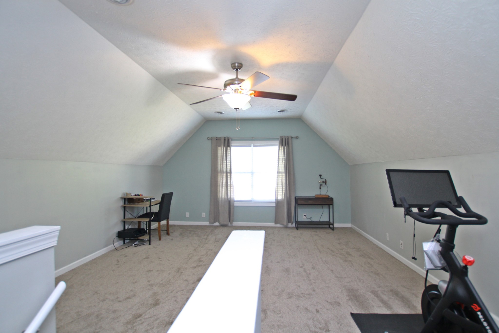140 Fieldstone Lane Springfield, TN 37172 - Photo 28 of 41 a livingroom with workspace hardwood and a ceiling fan