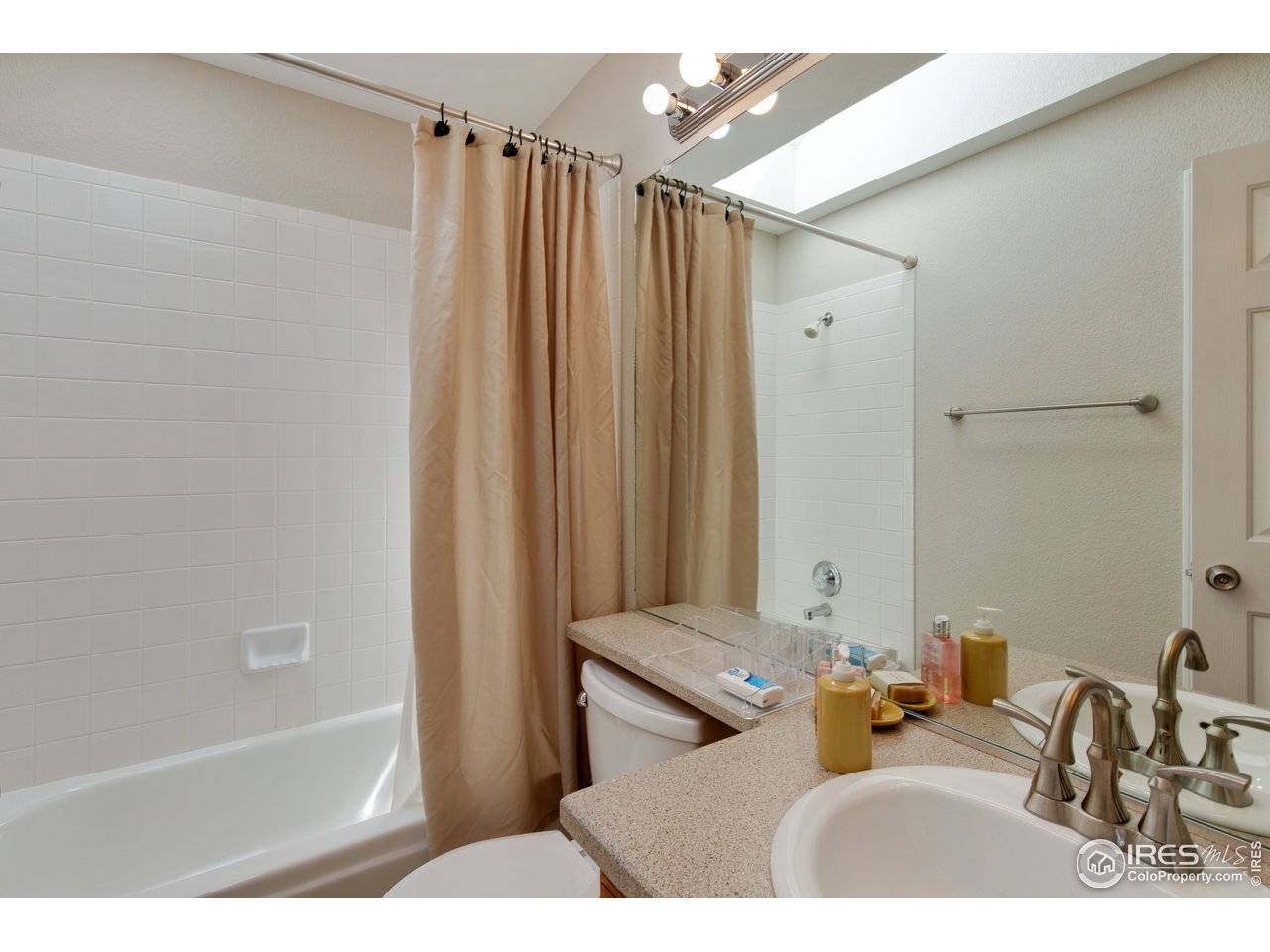 5635 Quarry Court Boulder, CO 80301 - Photo 17 of 28 a bathroom with a bathtub and a sink