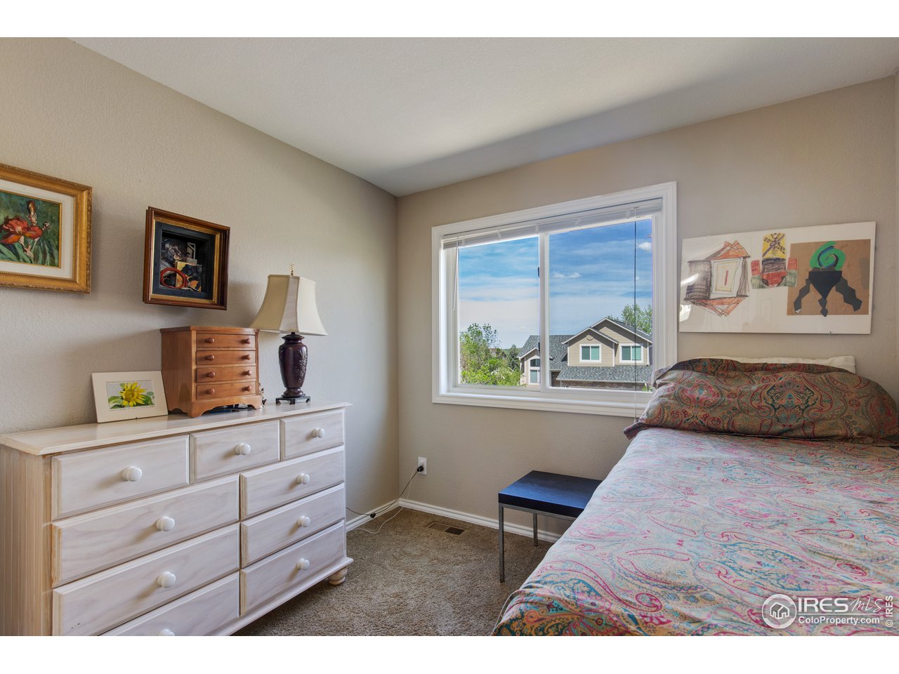 5635 Quarry Court Boulder, CO 80301 - Photo 19 of 28 a living room with furniture and a gate