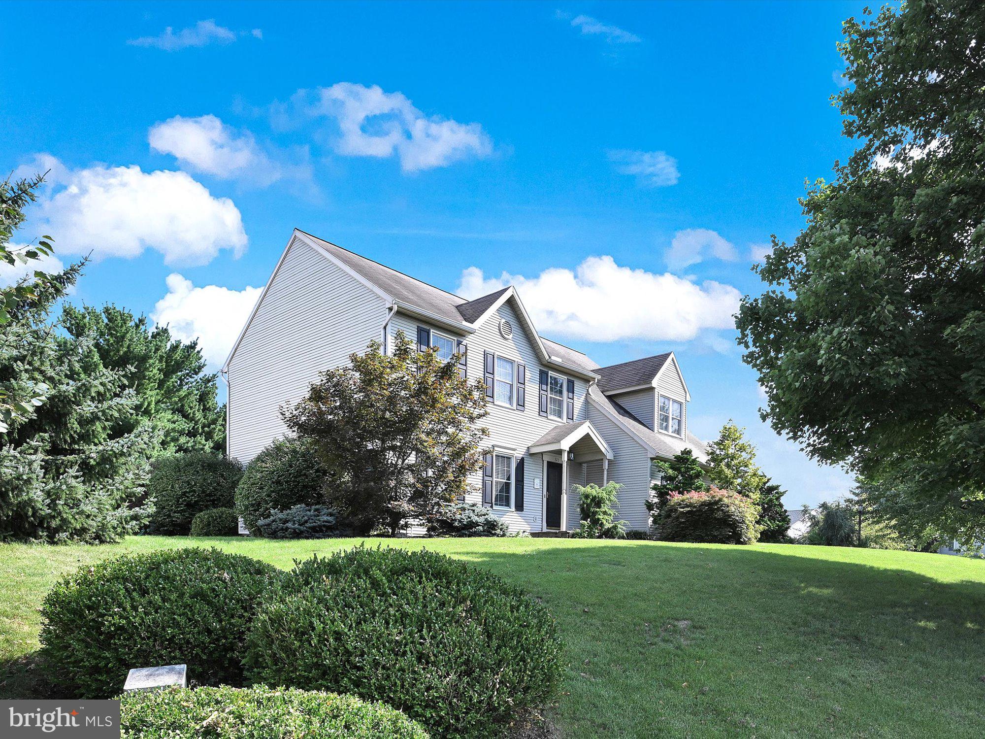 323 Royal Hunt Way Lititz, PA 17543 - Photo 2 of 29