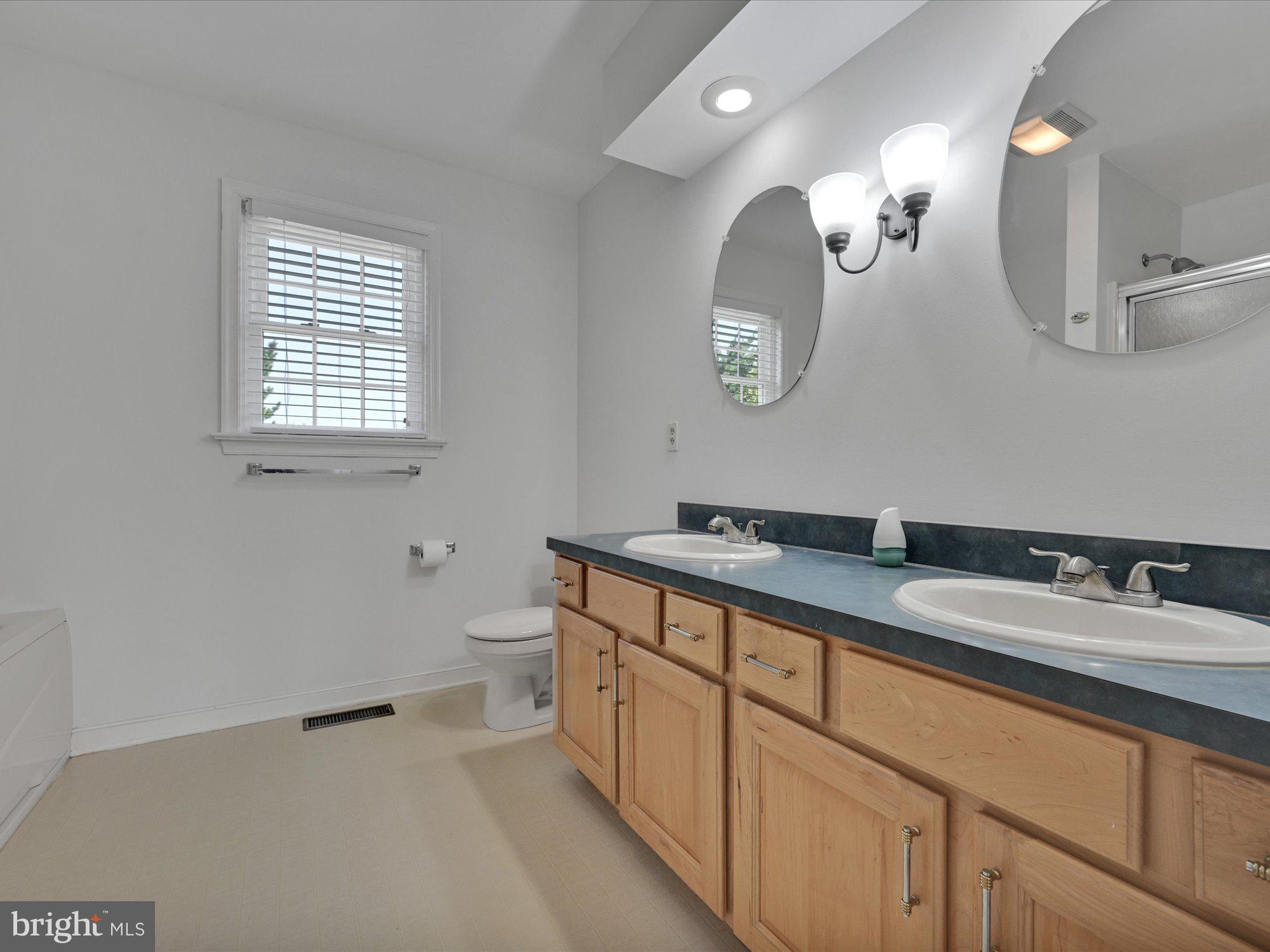 323 Royal Hunt Way Lititz, PA 17543 - Photo 18 of 29