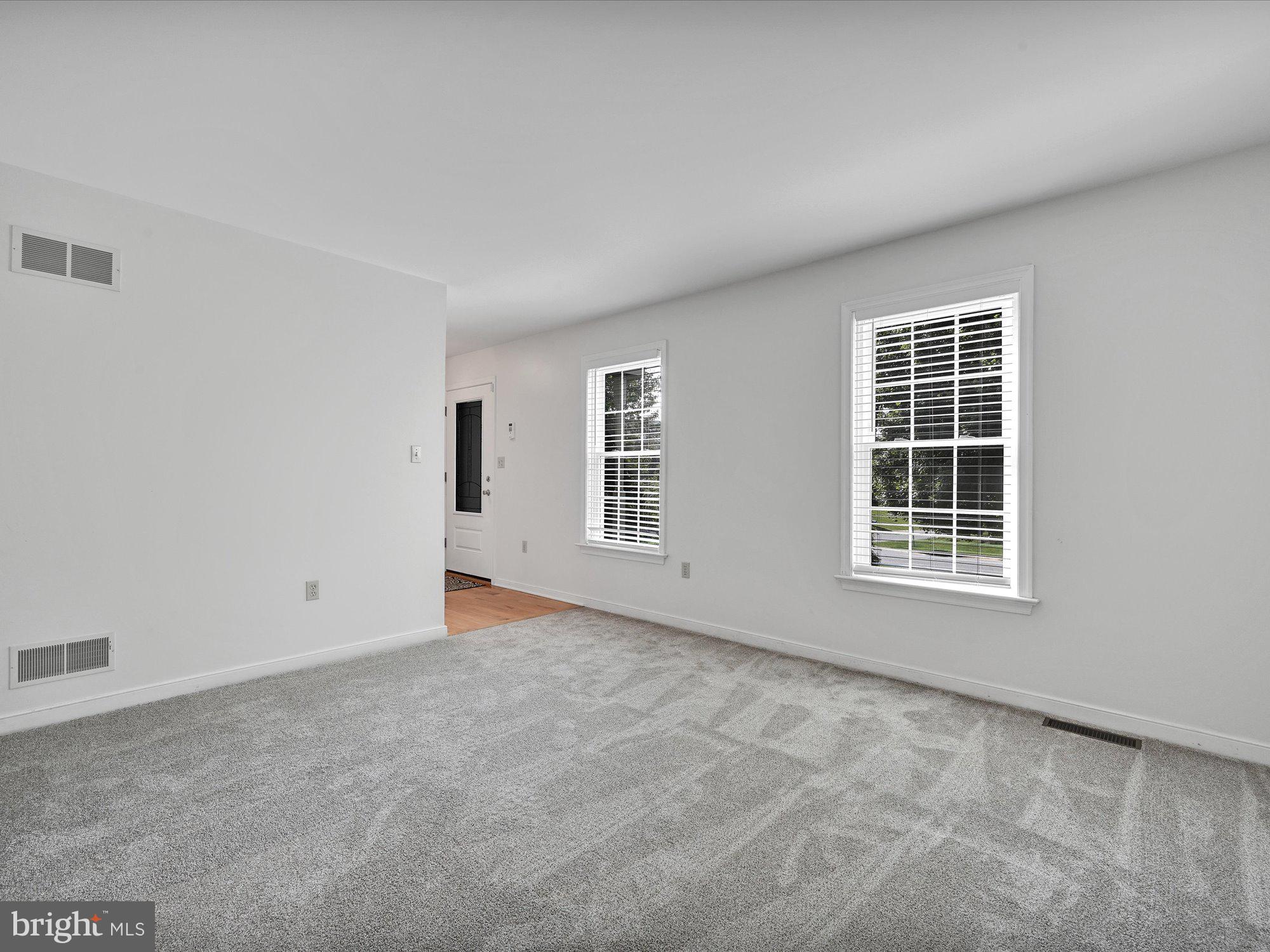 323 Royal Hunt Way Lititz, PA 17543 - Photo 7 of 29