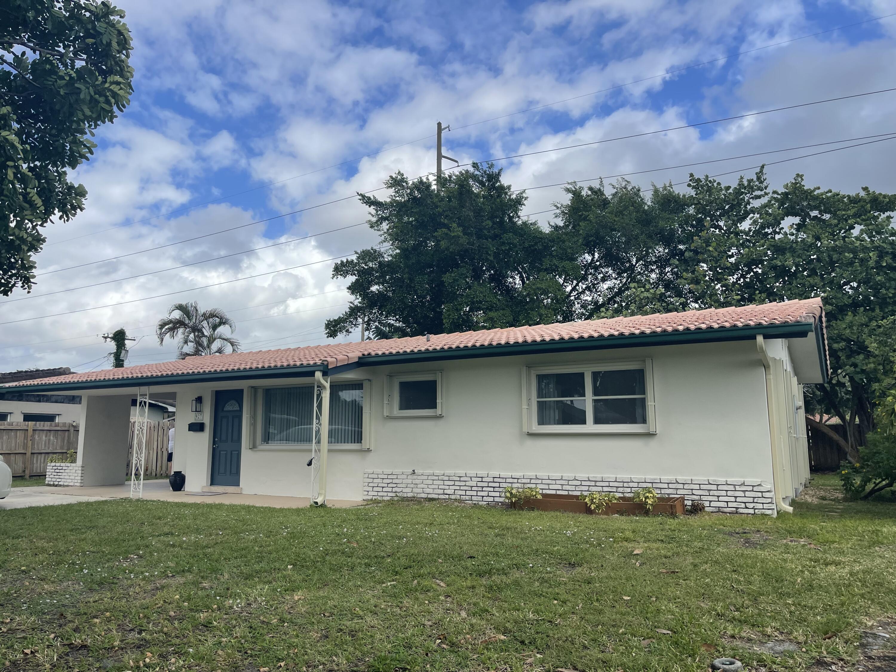 927 West Royal Palm Road Boca Raton, FL 33486 - Photo 30 of 31 a view of a house with a garden