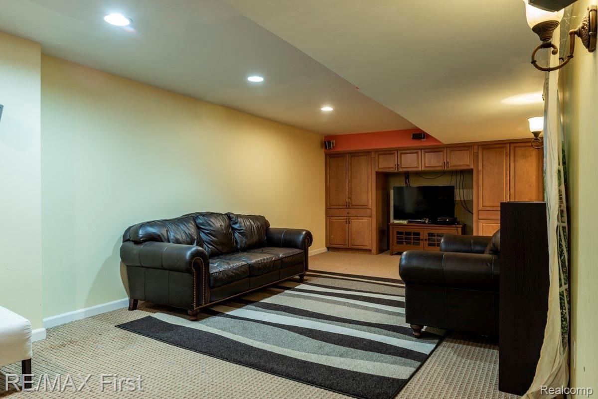 770 Grovecrest Rochester, MI 48307 - Photo 46 of 59 Grovecrest - 46.jpg