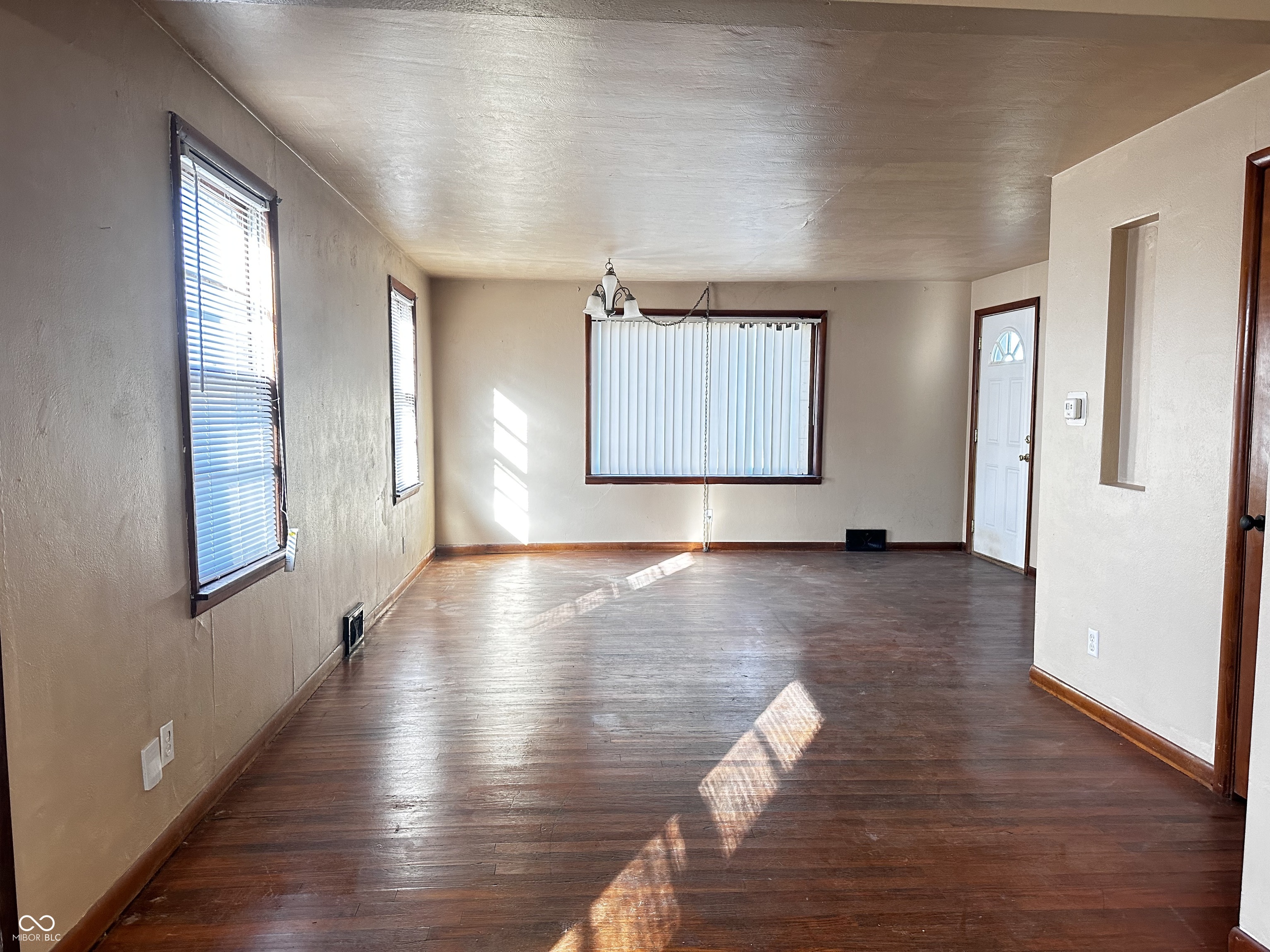 401 Elva Street Anderson, IN 46013 - Photo 3 of 10
