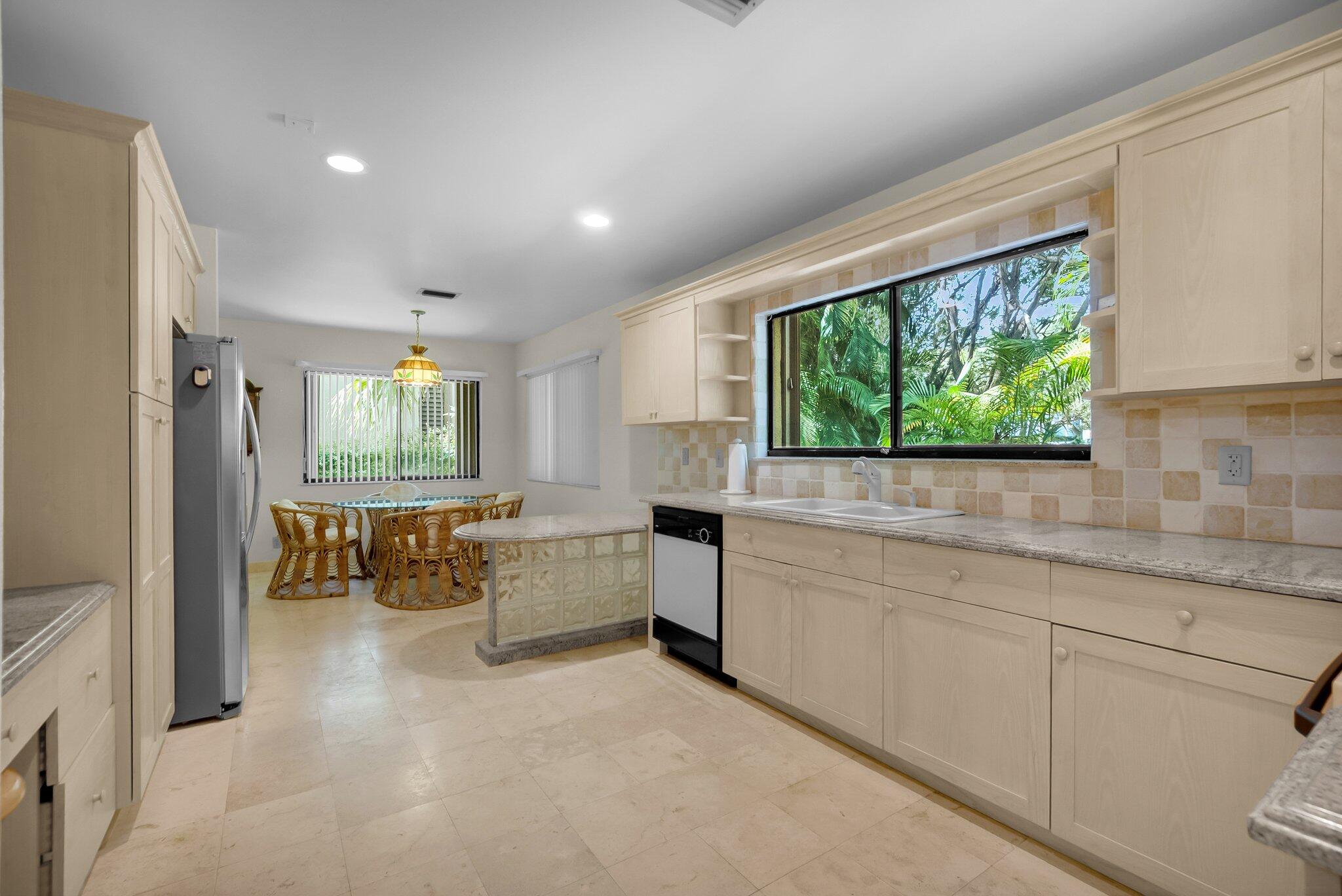 753 St Albans Drive Boca Raton, FL 33486 - Photo 15 of 44 Kitchen