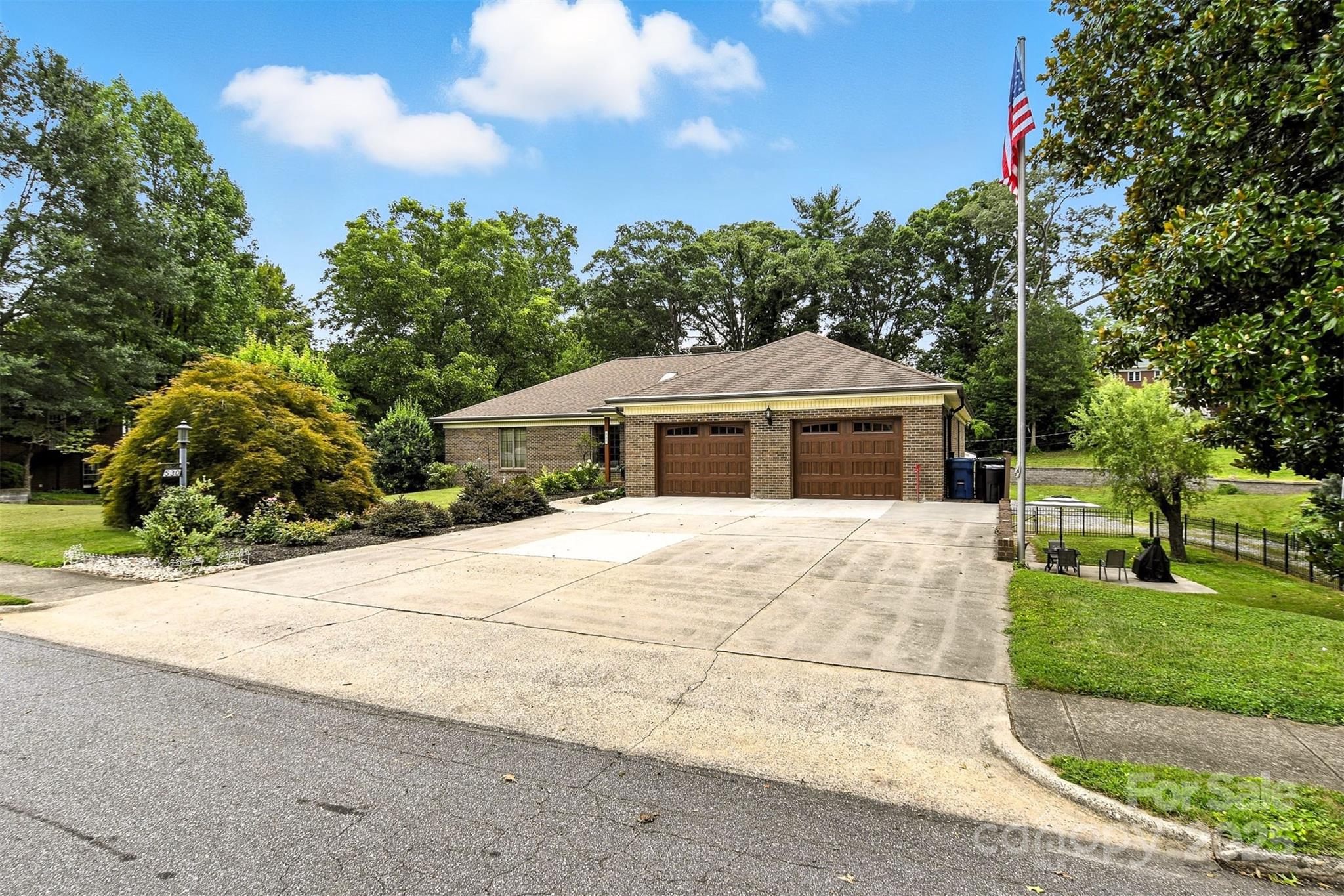 530 5th Street Northwest Hickory, NC 28601 - Photo 37 of 48 a front view of a house with a garden