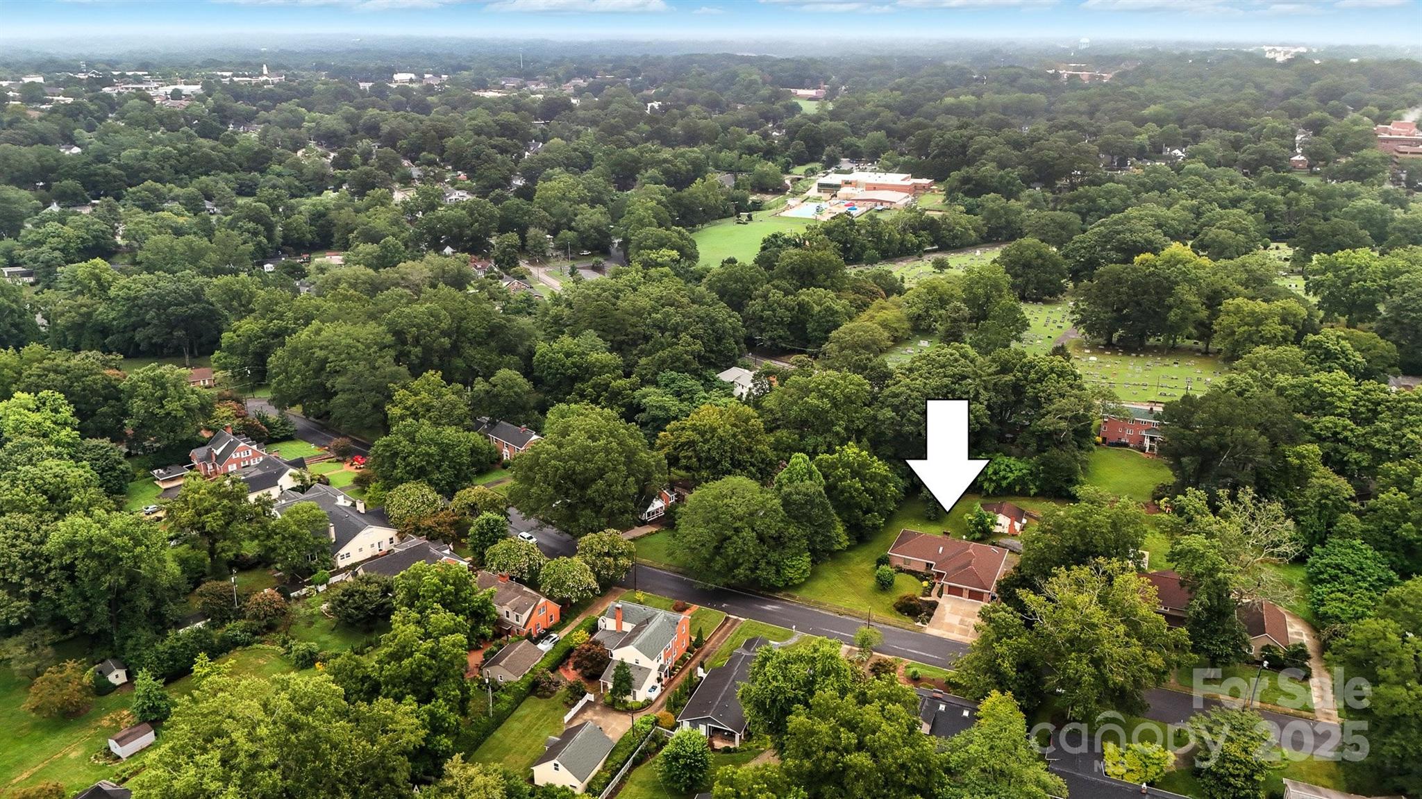 530 5th Street Northwest Hickory, NC 28601 - Photo 46 of 48 an aerial view of multiple house