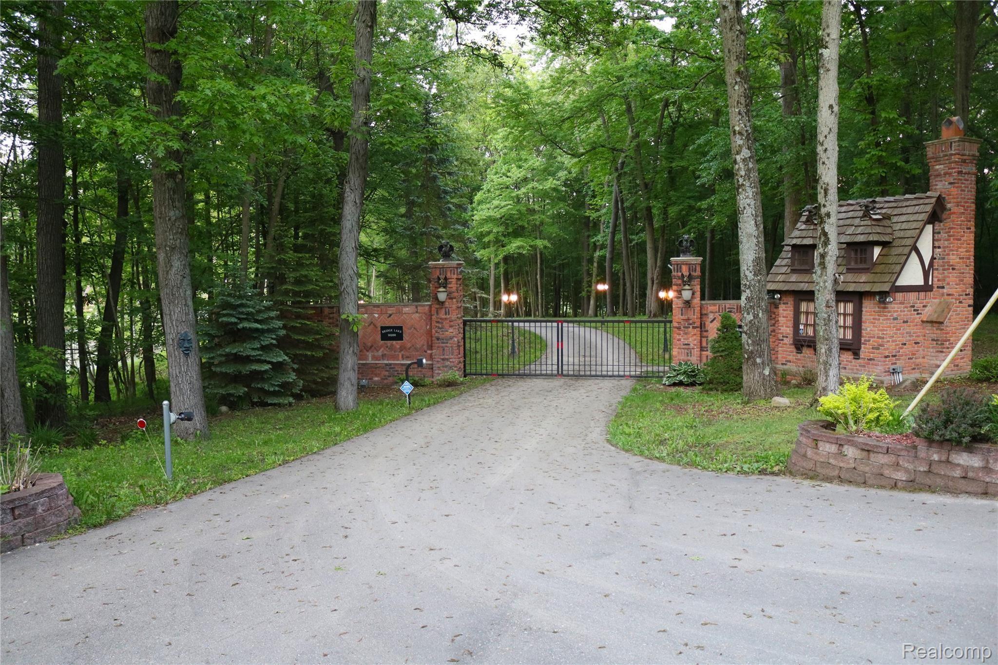 10200 Bridge Lake Road Clarkston, MI 48348 - Photo 6 of 99 Bridge Lake New 21.jpg