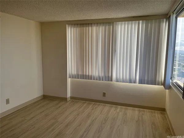 $1,800 | 1060 Kamehameha Highway, Unit 2703B, Pearl City, HI 96782