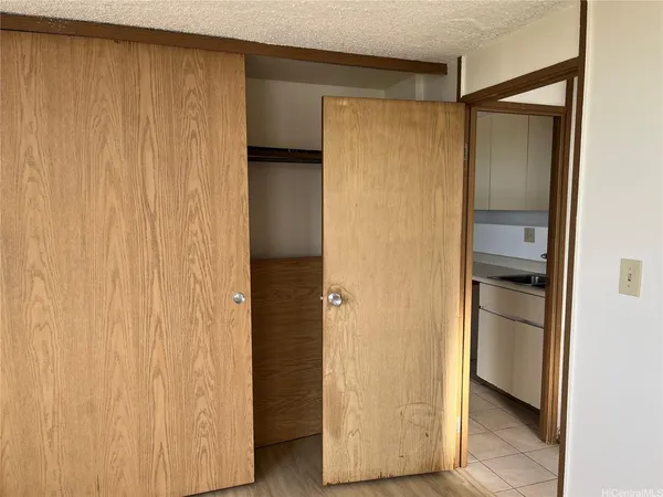 $1,800 | 1060 Kamehameha Highway, Unit 2703B, Pearl City, HI 96782