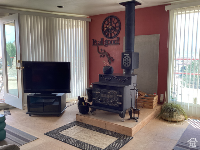 3 Red Circle, Unit 19 Manila, UT 84046 - Photo 10 of 29 Living room featuring a wood stove