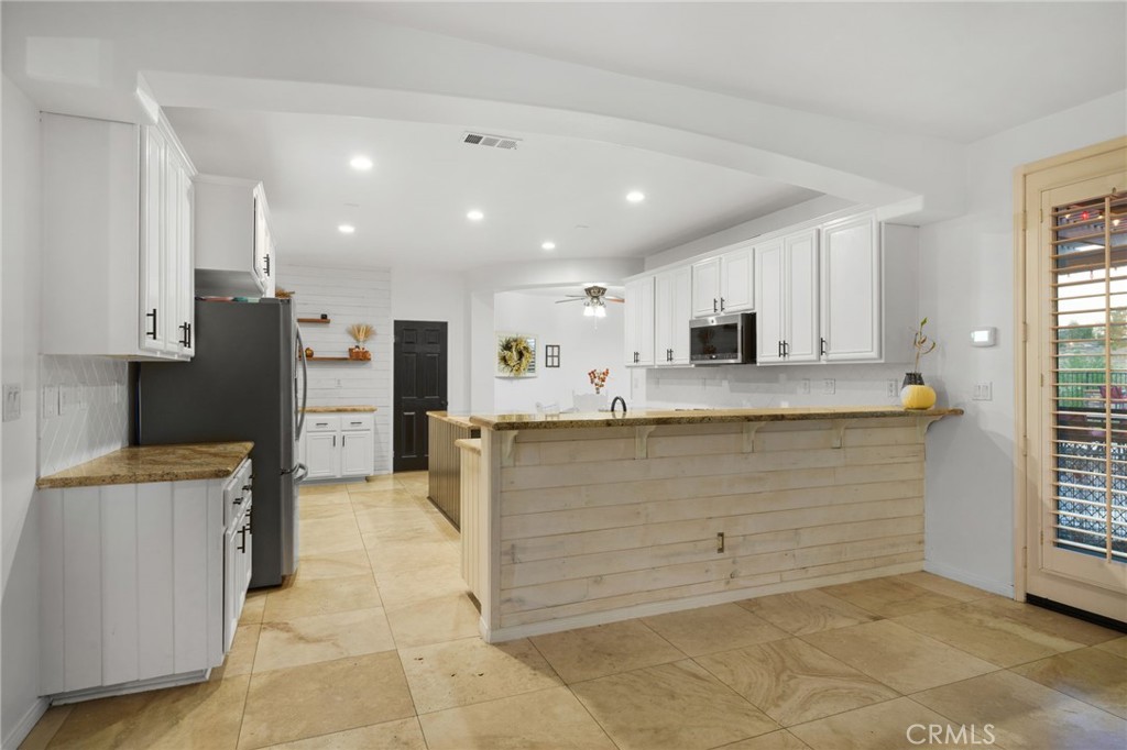 18604 Sunset Knoll Drive Riverside, CA 92504 - Photo 10 of 66 Kitchen