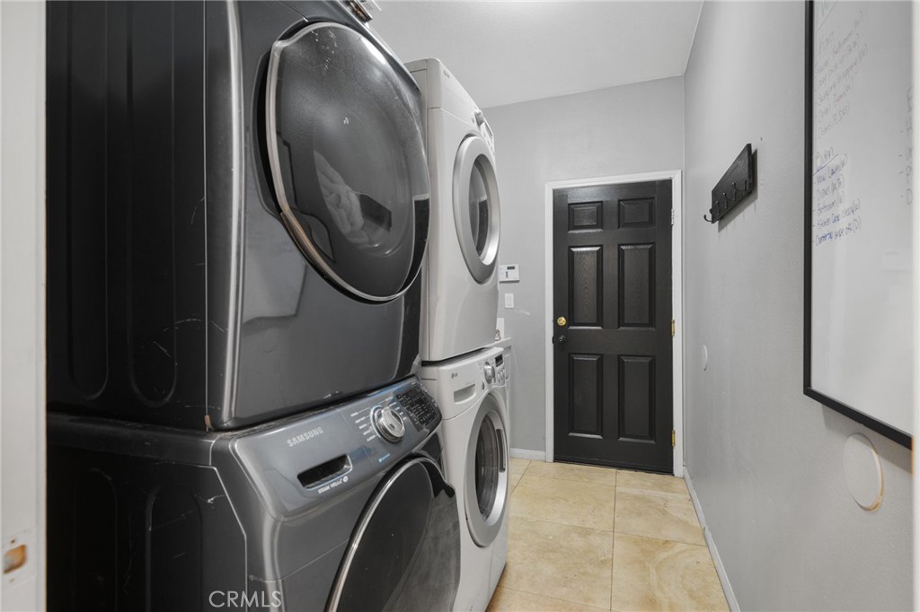18604 Sunset Knoll Drive Riverside, CA 92504 - Photo 18 of 66 a utility room with dryer and washer
