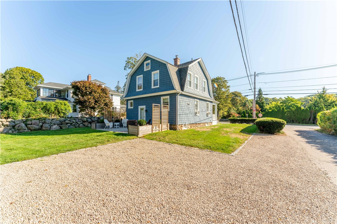 97 Beach Street Westerly, RI 02891 - Photo 4 of 33