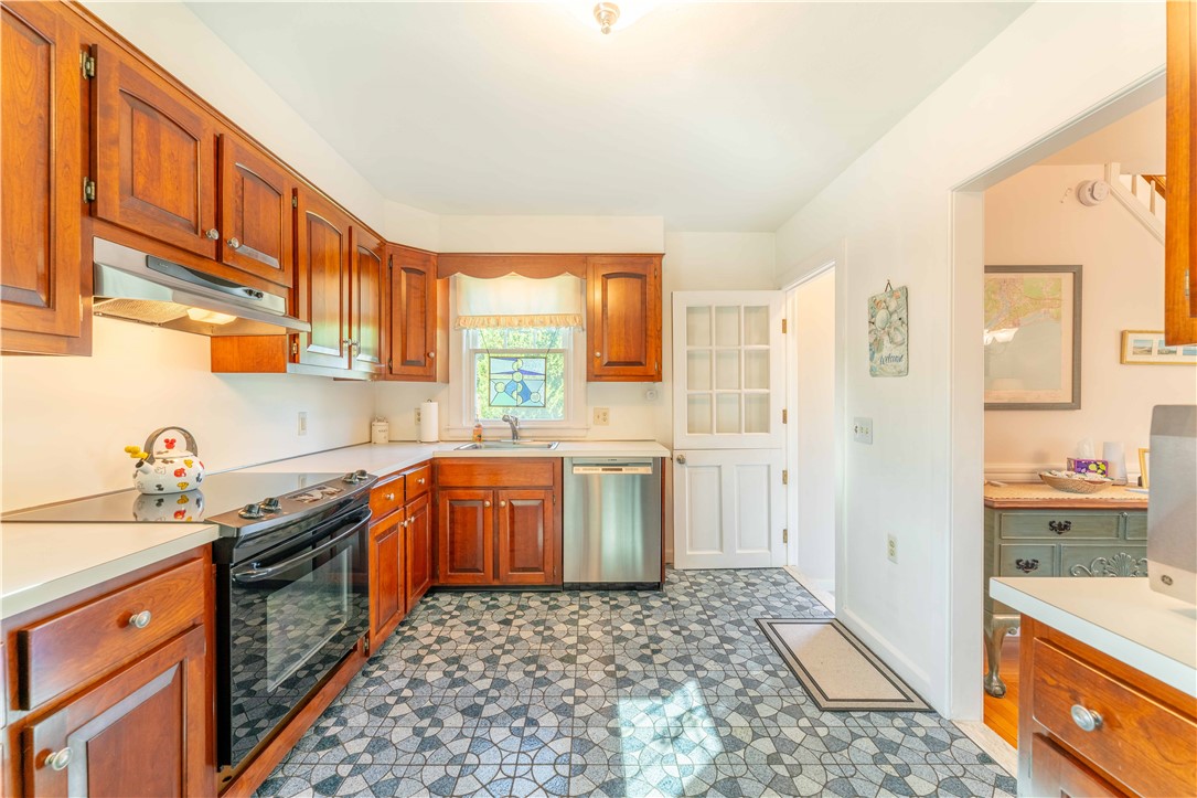 97 Beach Street Westerly, RI 02891 - Photo 7 of 33