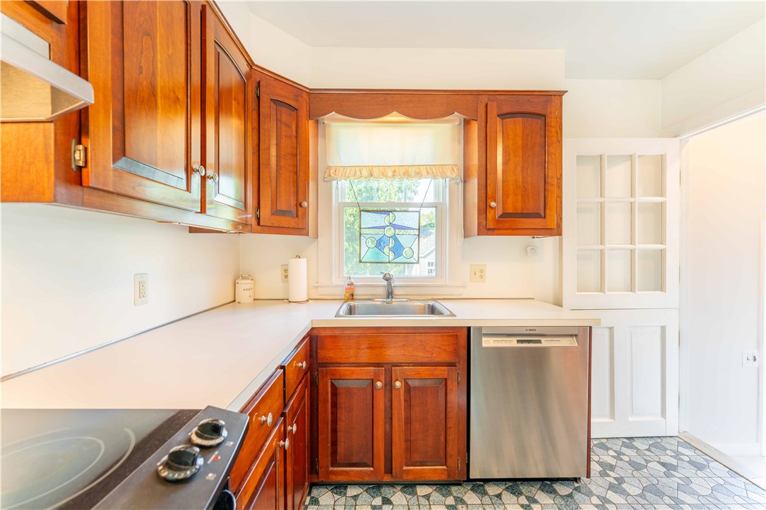 97 Beach Street Westerly, RI 02891 - Photo 8 of 33