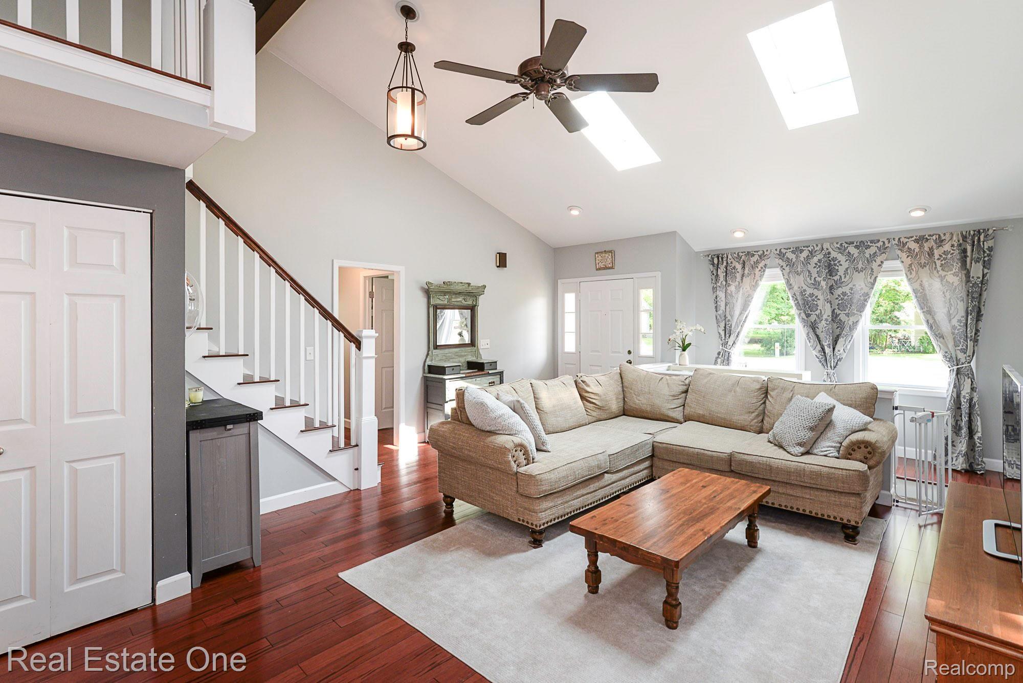 618 Brighton Lake Road Brighton, MI 48116 - Photo 6 of 50 DSC_0415.jpg