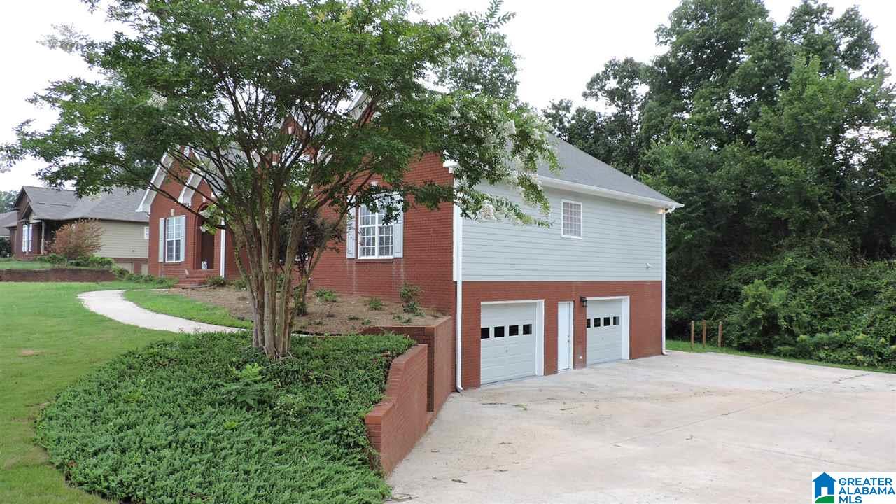 2041 Magnolia Road Leeds, AL 35094 - Photo 2 of 40