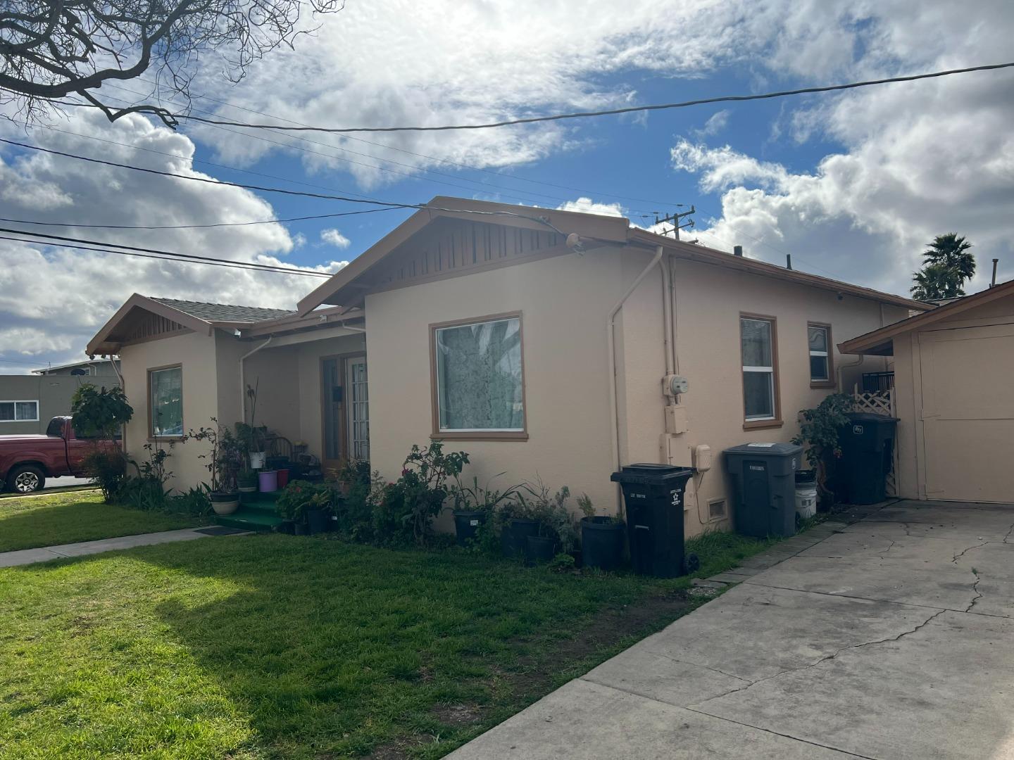 52 West Street Salinas, CA 93901 - Photo 5 of 6 a front view of house with a garden