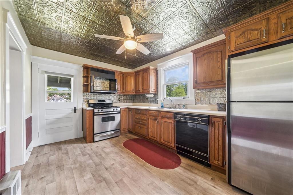 127 Carmichaels Street Rices Landing, PA 15357 - Photo 10 of 35