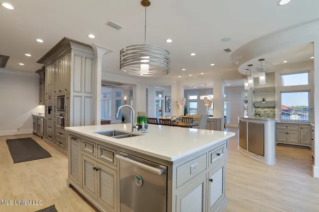 $2,800,000 | 104 Spanish Point Court, Ocean Springs, MS 39564