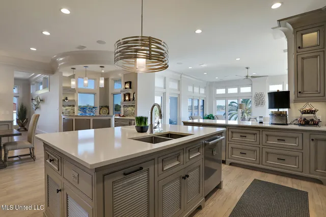 $2,800,000 | 104 Spanish Point Court, Ocean Springs, MS 39564