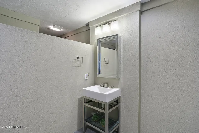 $2,800,000 | 104 Spanish Point Court, Ocean Springs, MS 39564