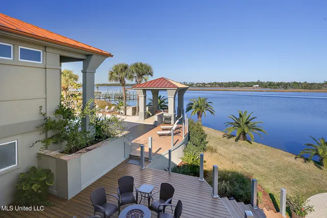 $2,800,000 | 104 Spanish Point Court, Ocean Springs, MS 39564