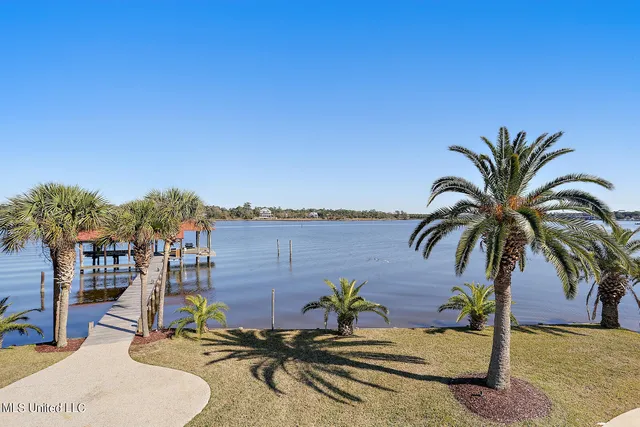 $2,800,000 | 104 Spanish Point Court, Ocean Springs, MS 39564