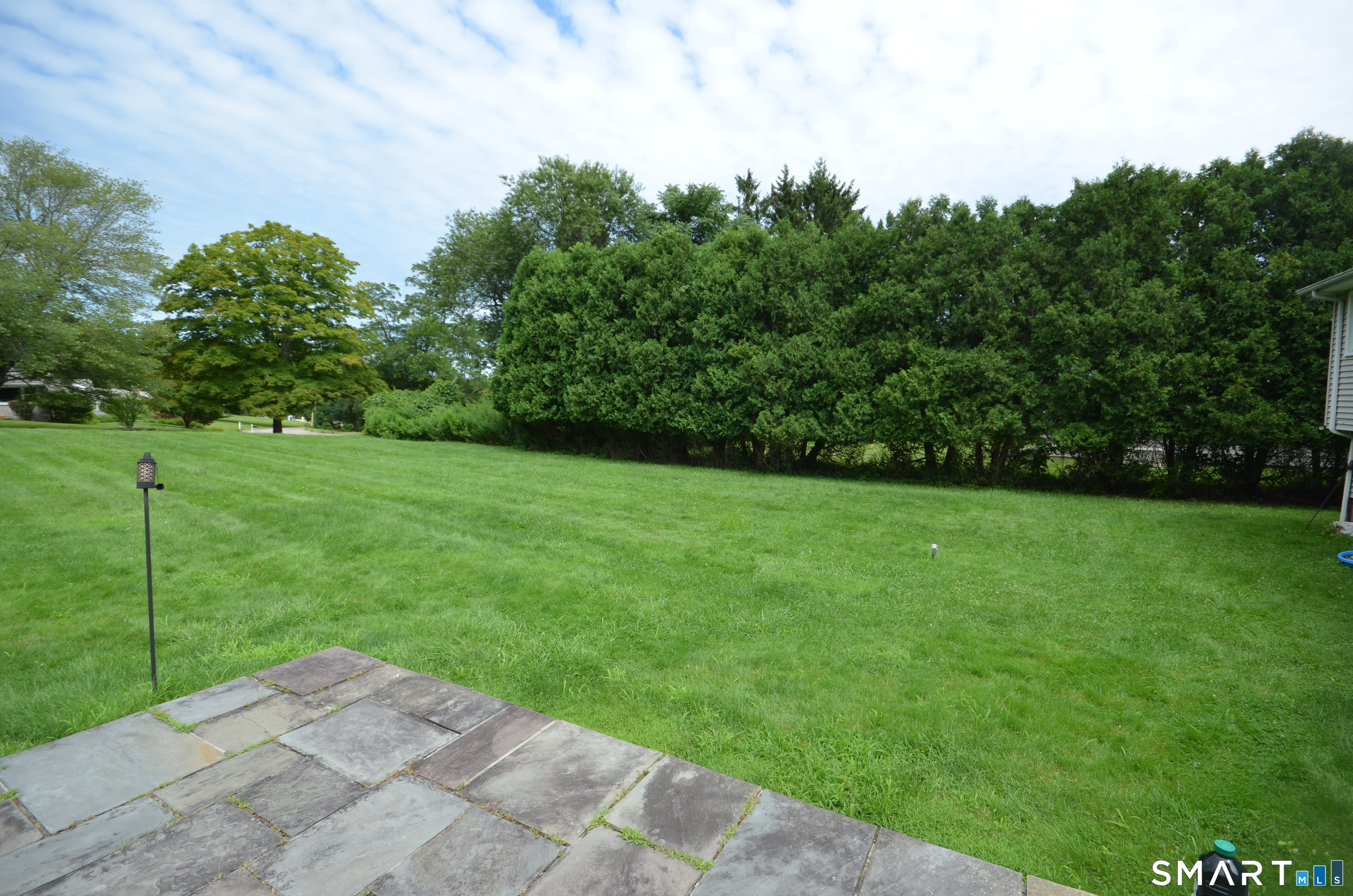 90 Colonese Road Fairfield, CT 06825 - Photo 3 of 12 Gallery Image 3