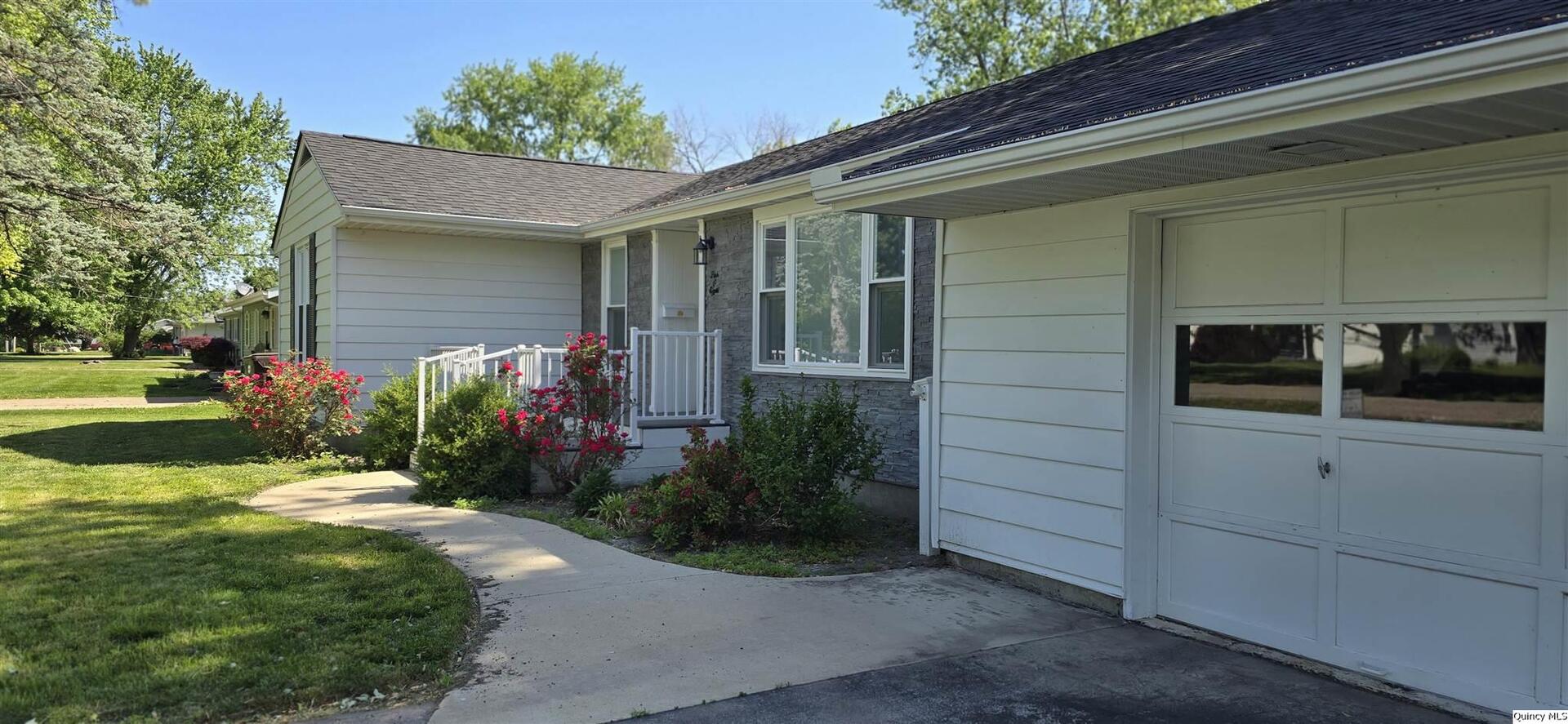 508 North Fayette Street Carthage, IL 62321 - Photo 3 of 33