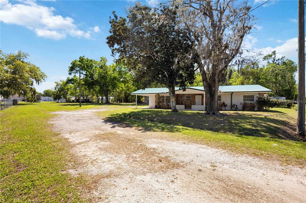 1432 Banana Road Lakeland, FL 33810 - Photo 3 of 39
