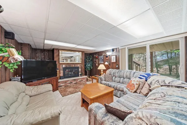 $289,900 | 3381 Pine Ridge Drive, Jackson, MI 49201