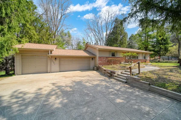 $289,900 | 3381 Pine Ridge Drive, Jackson, MI 49201