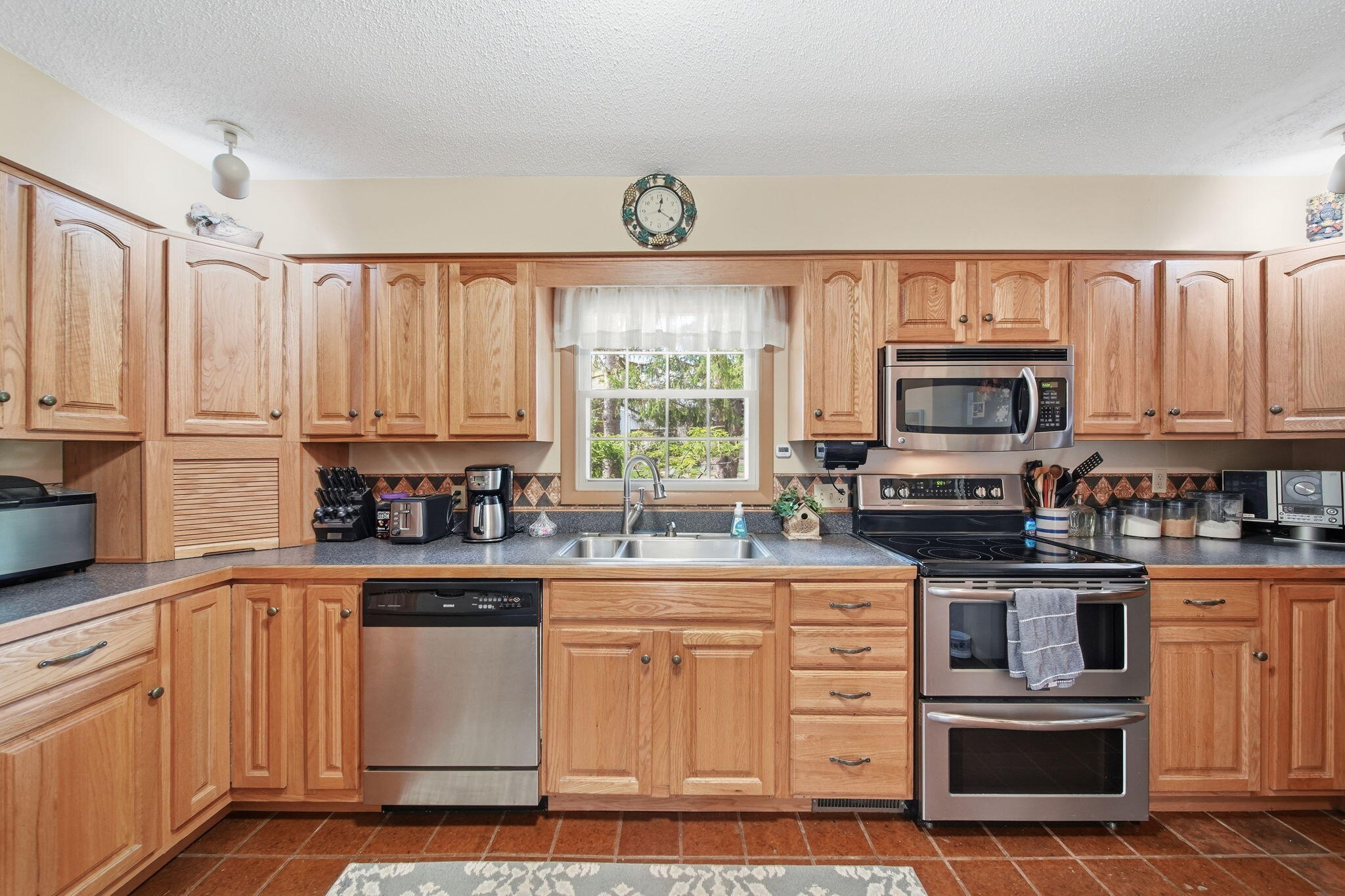 3381 Pine Ridge Drive Jackson, MI 49201 - Photo 9 of 66 9