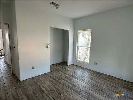 a black and white photo of a floor