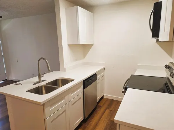 $919,000 | 111 East Rogers Street, Arlington, TX 76011