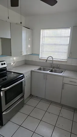 $1,800 | 2990 Northwest 28th Street, Miami, FL 33142