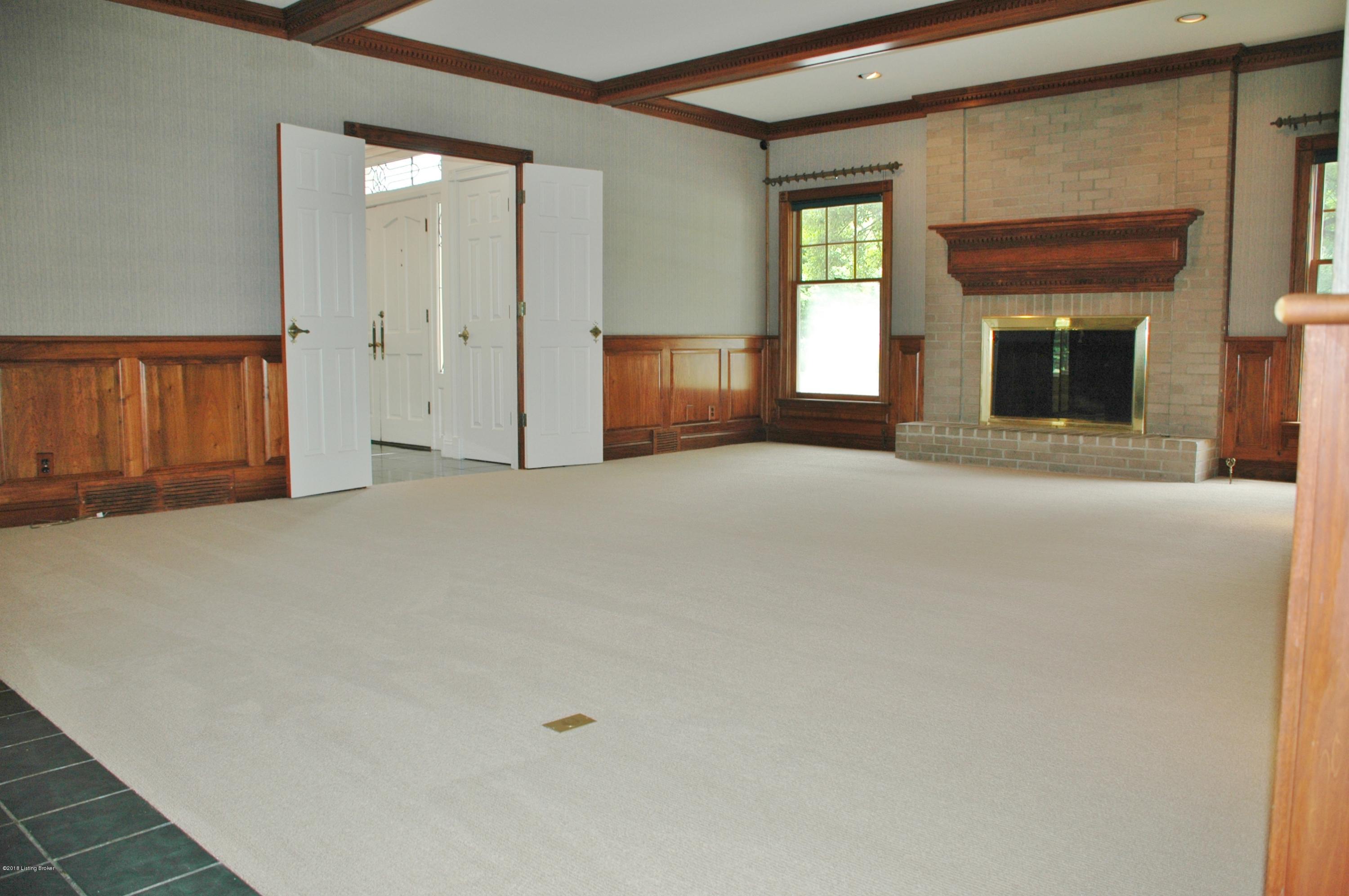 813 Rugby Place Louisville, KY 40222 - Photo 13 of 54 Family room.