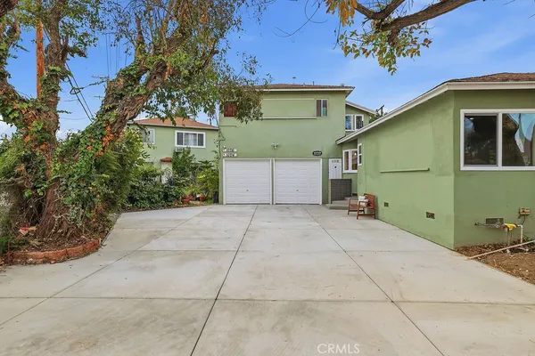 a view of a house with a yard and garage