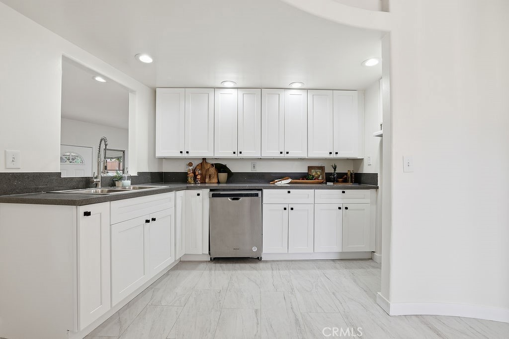 10714 Valley Spring Lane North Hollywood, CA 91602 - Photo 6 of 58