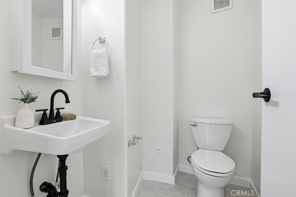 10714 Valley Spring Lane North Hollywood, CA 91602 - Photo 9 of 58