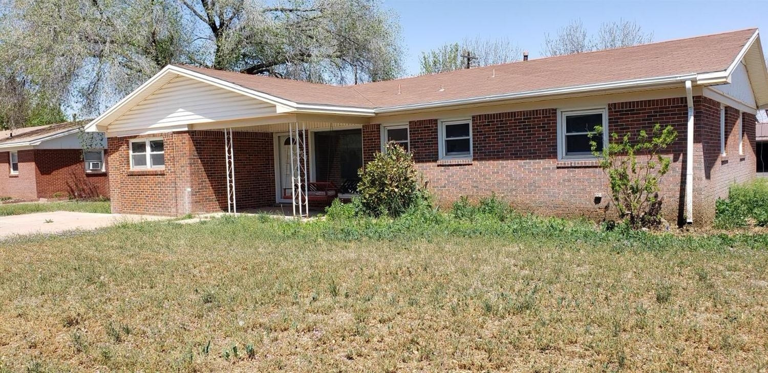 a view of a house with garden and yard