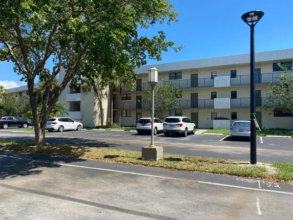 $1,850 | 2420 DC Country Club Boulevard, Unit 302D, Deerfield Beach, FL 33442