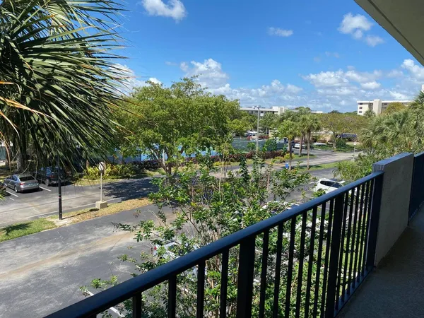 $1,850 | 2420 DC Country Club Boulevard, Unit 302D, Deerfield Beach, FL 33442